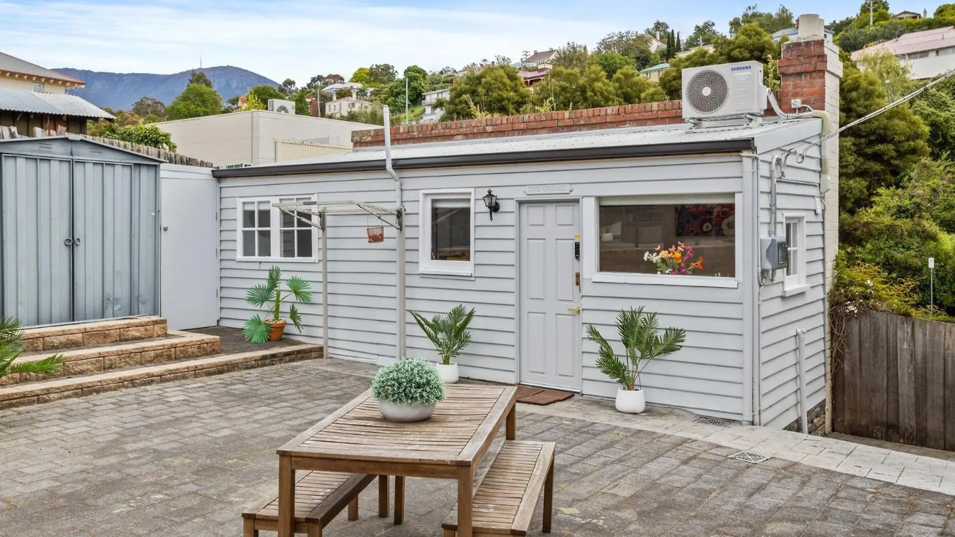 Warneford House Stylish Inner City Living Hobart 0*,